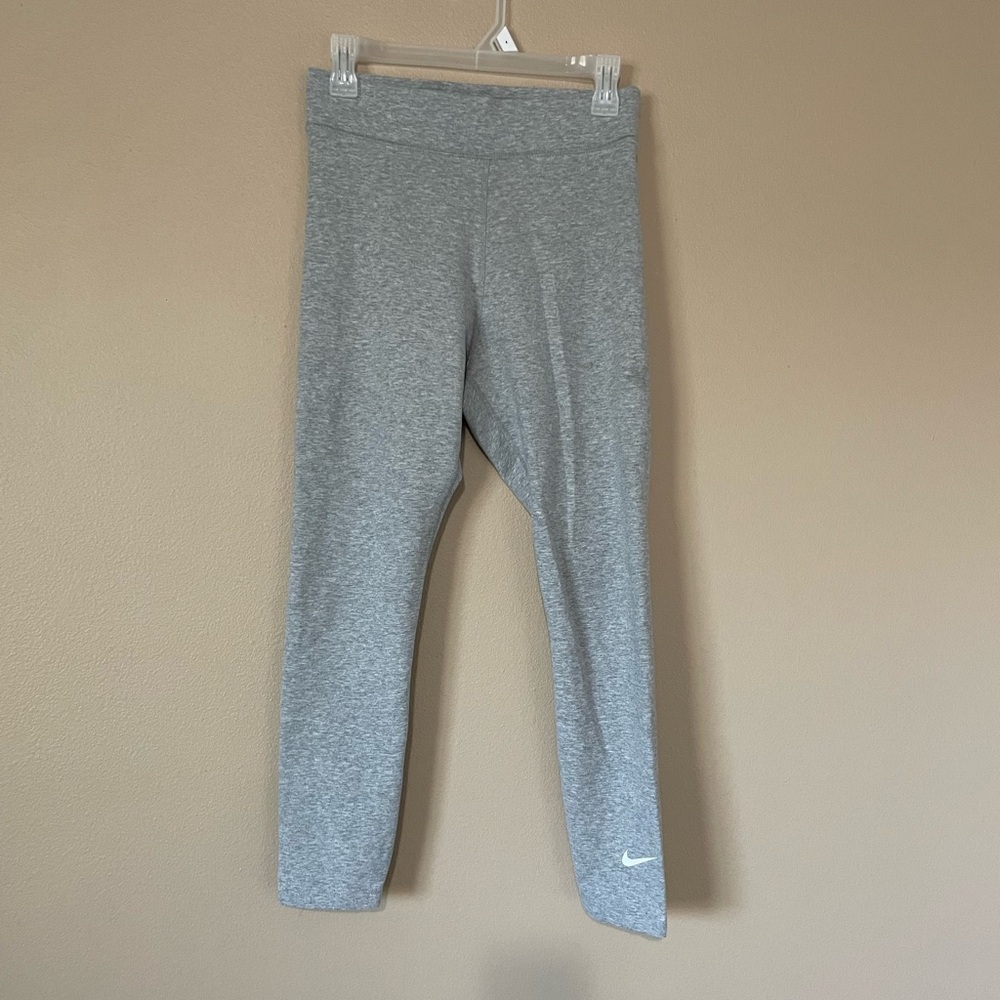 Nike Sportswear Classic: Women’s High-Waisted 7/8 Leggings Heather Gray Size M
